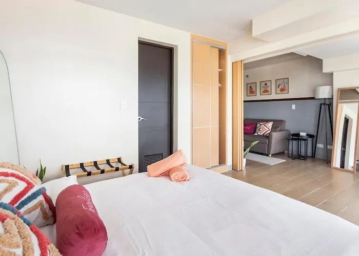 Executive 1 Bedroom With Pool Sauna Gym And Holiday home *
